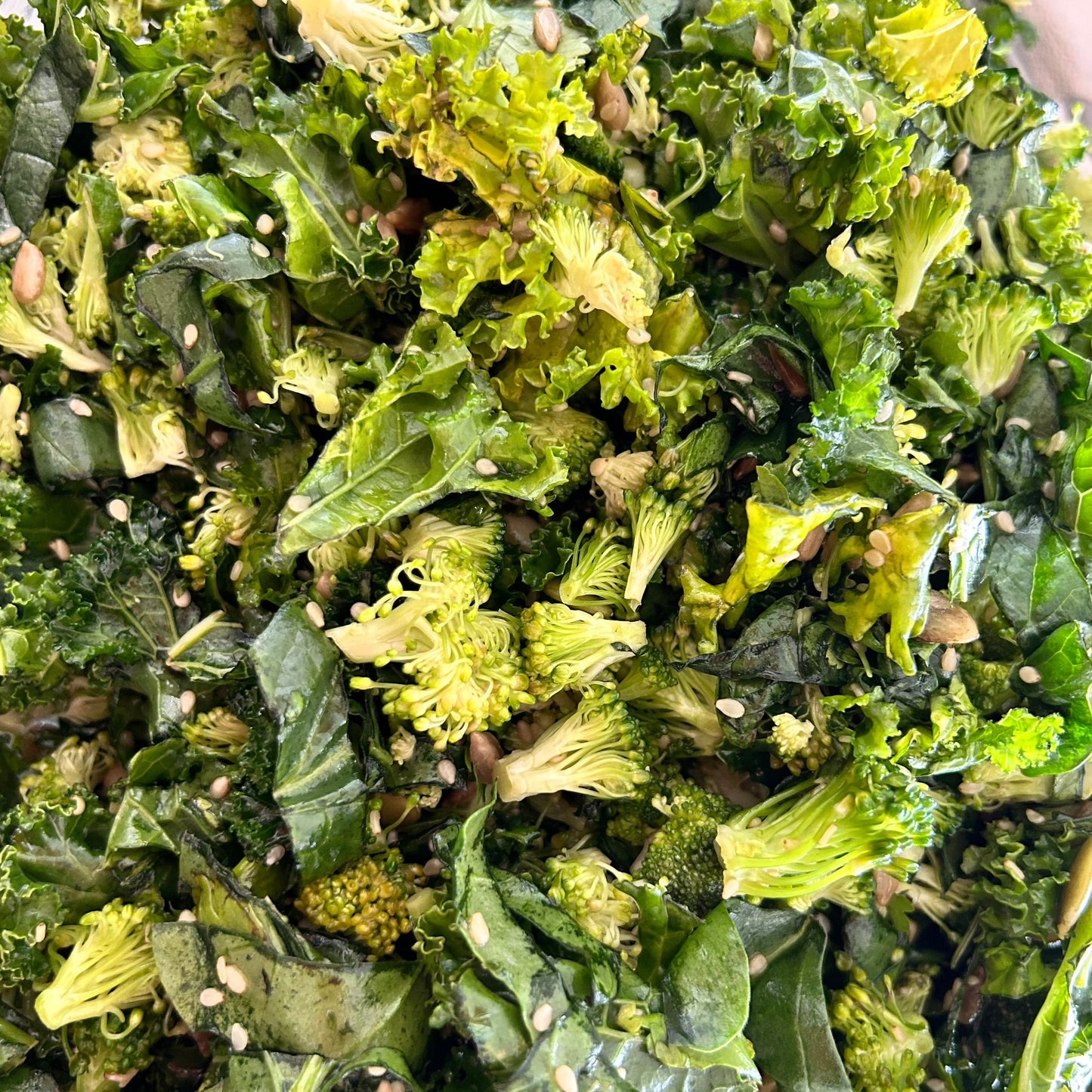 ENSALADA DE BROCOLI, ESPINACA Y KALE