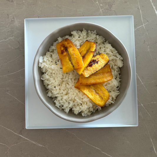 ARROZ BLANCO CON PLATANO FRITO